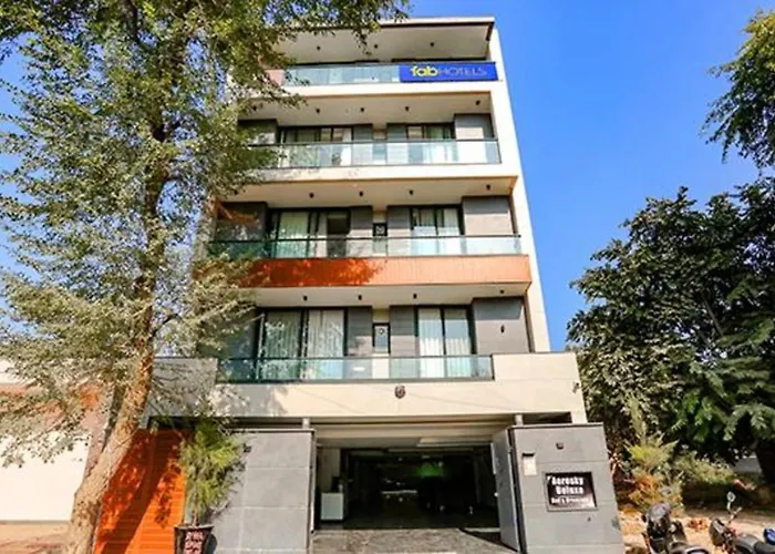 Fabexpress Aerosky Deluxe - Nr Yashobhoomi Convention Centre Hotel Delhi 